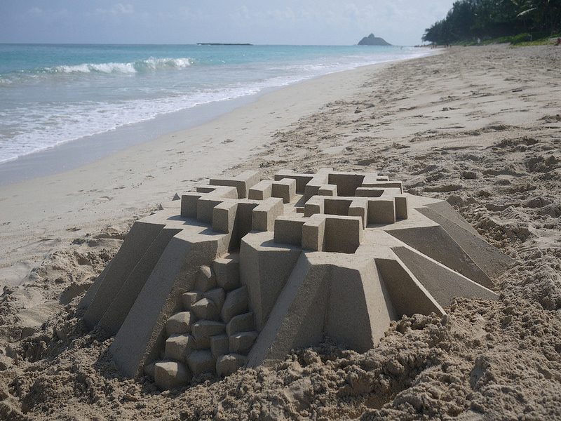 Illustration for article titled Geometric sand sculptures put your bucket-and-trowel creations to shame